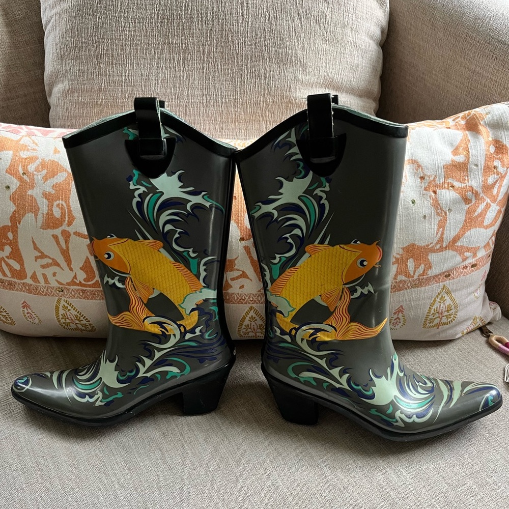 Dav Western Style Rubber Rain Boots with a Koi Fish Design. Women's Size: 5.